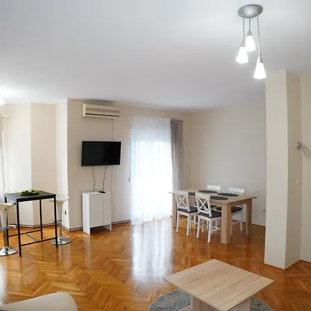 Apartment Kula *